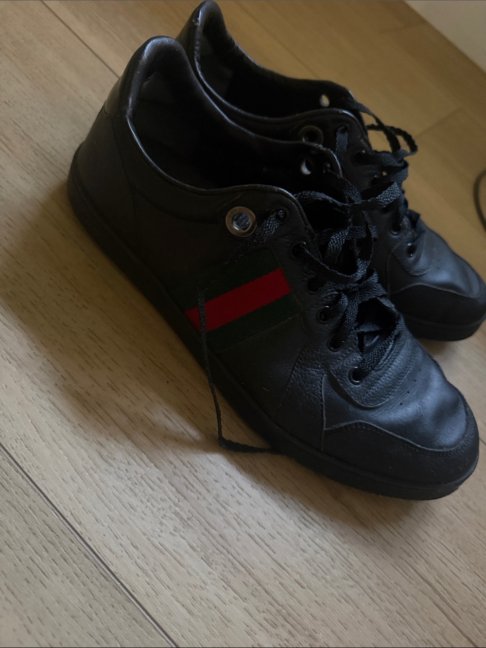 Gucci Black Leather Sneakers with Green and Red Stripe - Picture 4 of 4